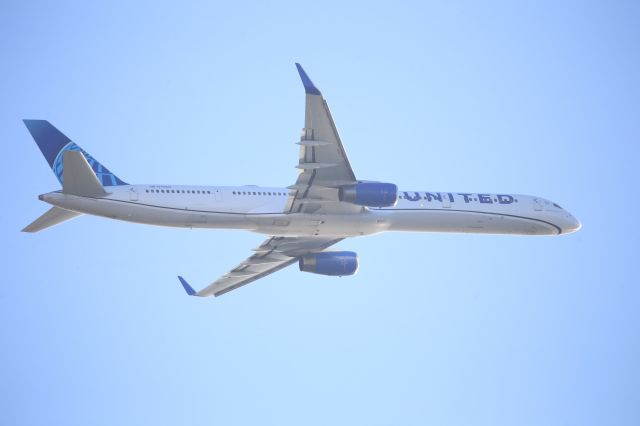 BOEING 757-300 (N75851)