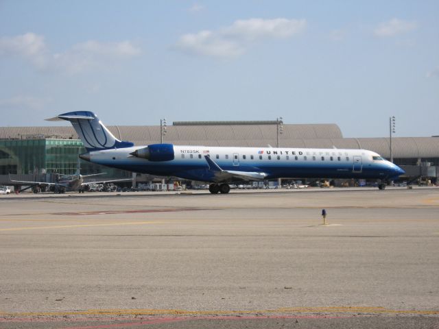 Canadair Regional Jet CRJ-700 (N782SK) - Holding on RWY 19R