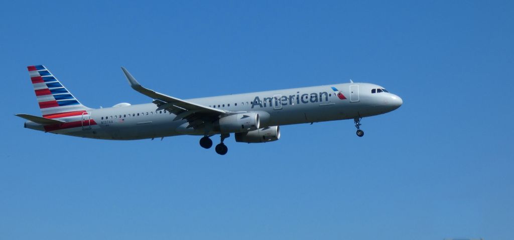 Airbus A321 (N137AA) - On short final is this 2015 American Airlines Airbus 321-231 in the Summer of 2022.