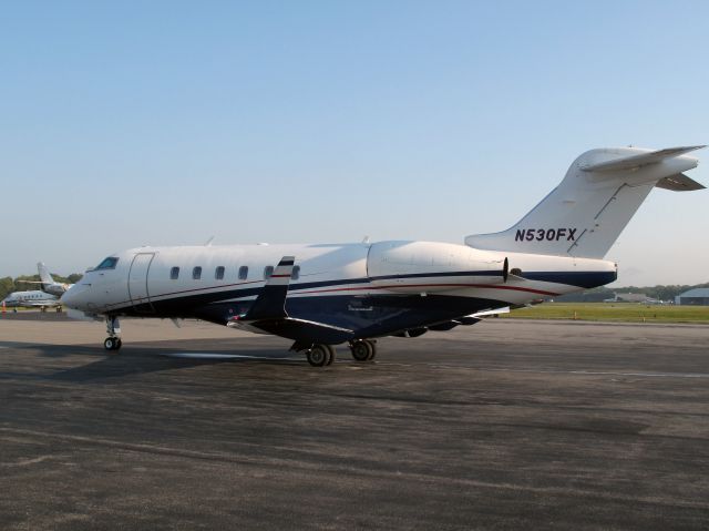 Bombardier Challenger 300 (N530FX)