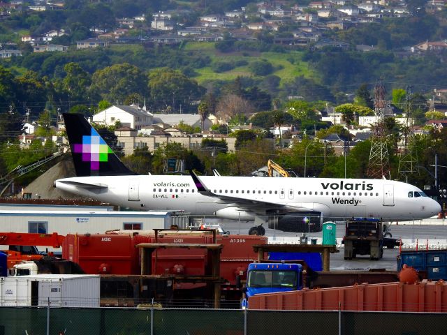 Airbus A320 (XA-VLL)