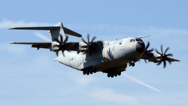 AIRBUS A-400M Atlas (MBB414) - A400 Royal Air Force ZM414 (BZZ-PRG-BTS)