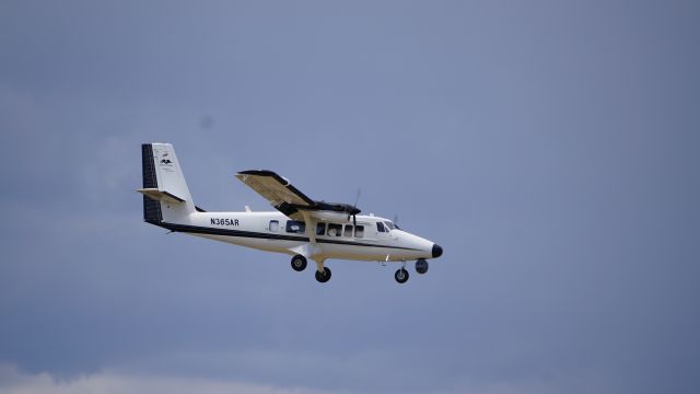 De Havilland Canada Twin Otter (N365AR) - LANADING KAPA