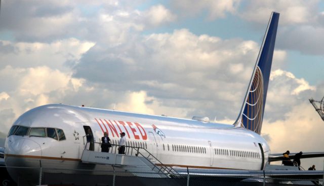 BOEING 767-400 (N764UA) - Broncos arrive and deplane at KSJC in preparation for Super Bowl 50 at Levi Stadium. Aircraft parked at  Signature Flight Services - KSJC   01-31-2016 