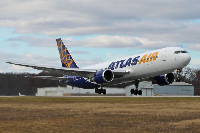 BOEING 767-300 (N640GT) - GTI8242 departing RWY 7 for the Bahamas on 17 Dec 2018.