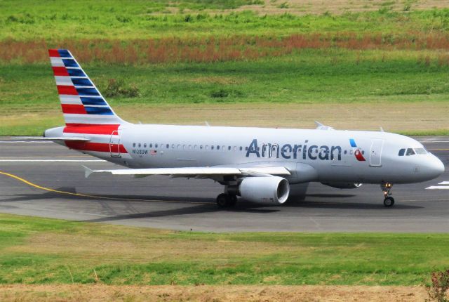 Airbus A320 (N128UW)