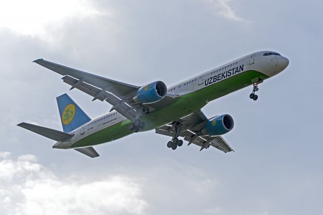 Boeing 757-200 (VP-BUI) - Uzbekistan Airways