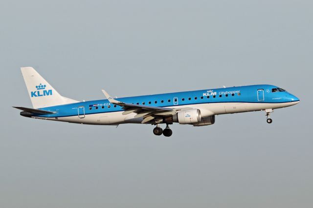 Embraer ERJ-190 (PH-EZK) - KLM1073 just before touchdown from Amsterdam.