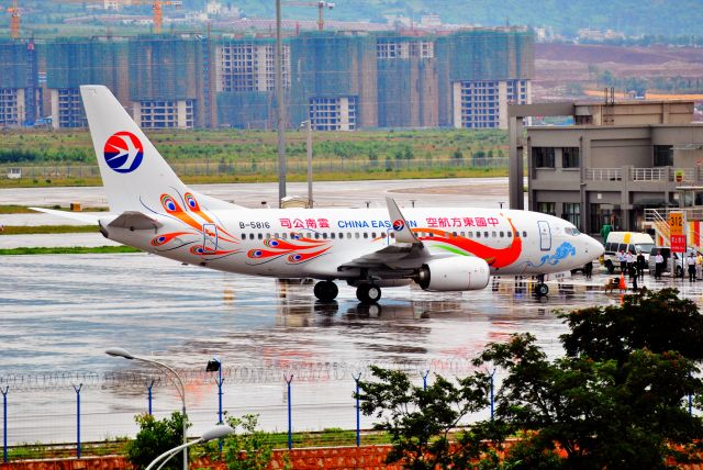 Boeing 737-700 (B-5816)