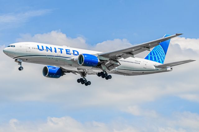 Boeing 777-200 (N786UA)