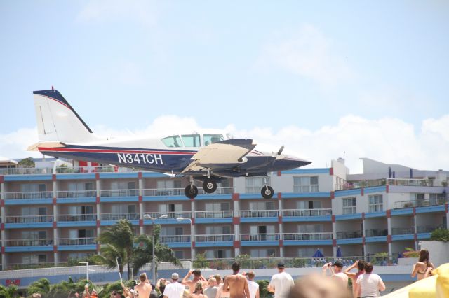 Piper Apache (N341CH)