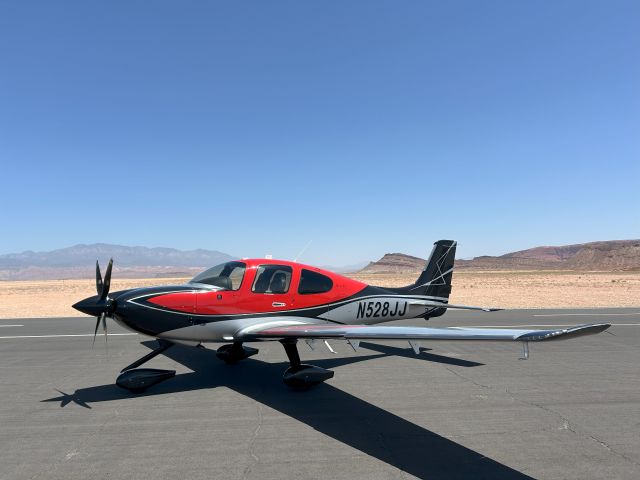 Cirrus SR-22 (N528JJ) - Mason Amelia onsite, photographing this stunning 2020 Cirrus SR22 G6 Turbo Arrivée