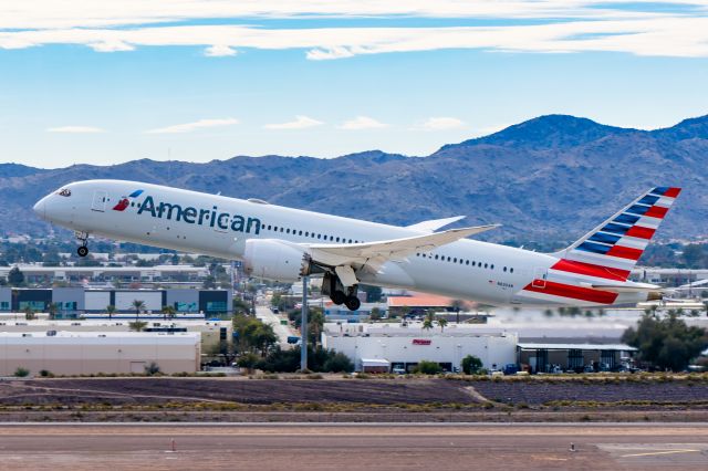 Boeing 787-9 Dreamliner (N830AN) - American Airlines 787-9 taking off from PHX on 12/16/22. Taken with a Canon R7 and Tamron 70-200 G2 lens.