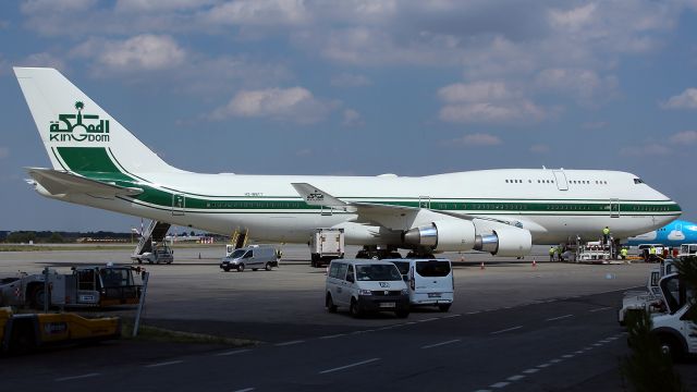 Boeing 747-400 (HZ-WBT7)