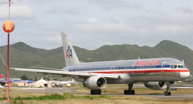 Boeing 757-200 (N186AN)