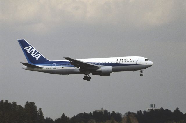 BOEING 767-200 (JA8479) - Short Final at Narita Intl Airport Rwy16 on 1988/04/10