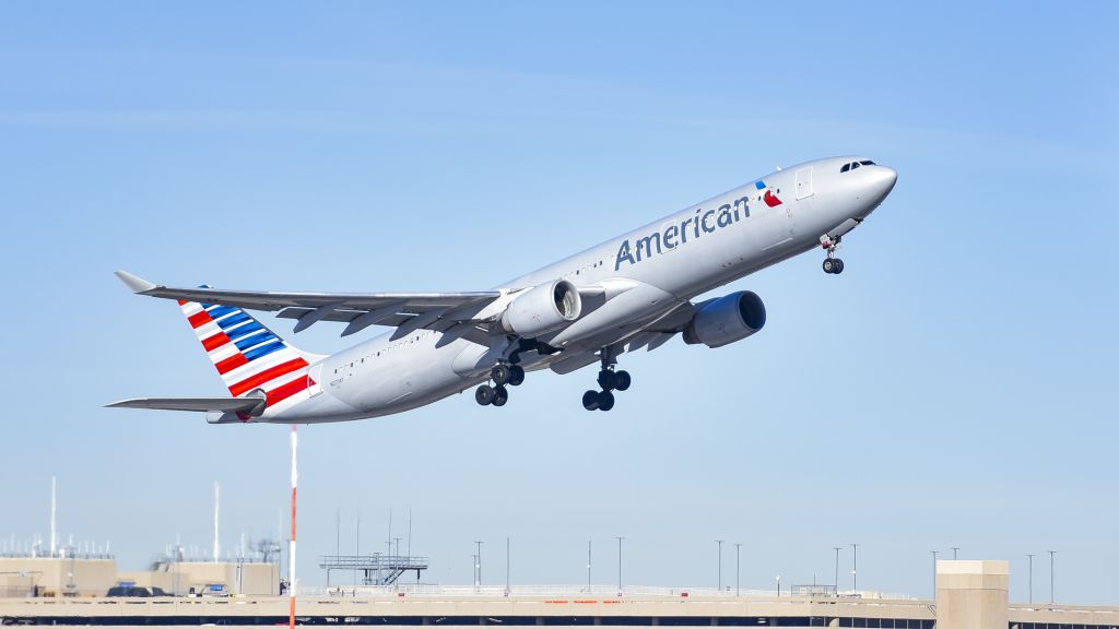 Airbus A330-300 (N271AY) - AA A333 Light takeoff out of phoenix 