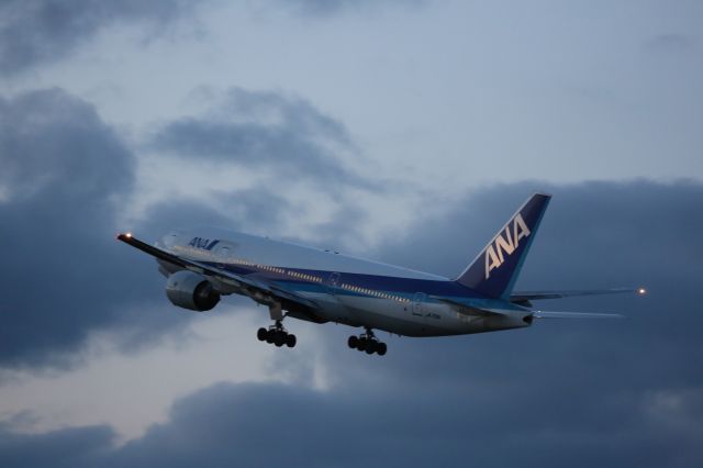 Boeing 777-200 (JA701A)