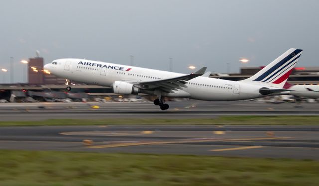 Airbus A330-200 (F-GZCL) - Departing parallel at KEWR