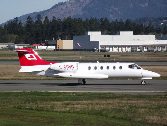 Learjet 35 (C-GIWO)