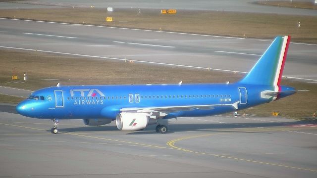 Airbus A320 (EI-DTN) - EIDTN06022022ZRH.jpg