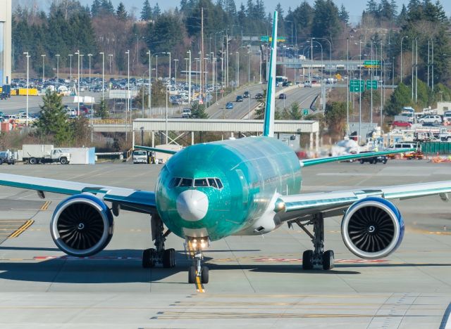 Boeing 777-200 (VQ-BQD) - Taxing on runway 16R