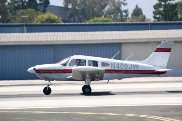 Piper Cherokee (N400JW)