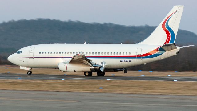 Boeing 737-200 (N465TW)