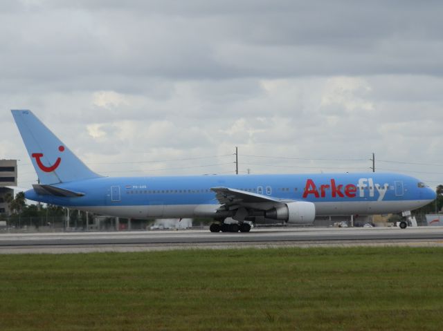 BOEING 767-300 (PH-AHQ)