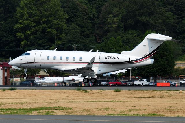 Bombardier Challenger 300 (N762QS) - EJA762