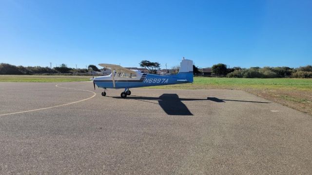 Cessna Skyhawk (N6997A)