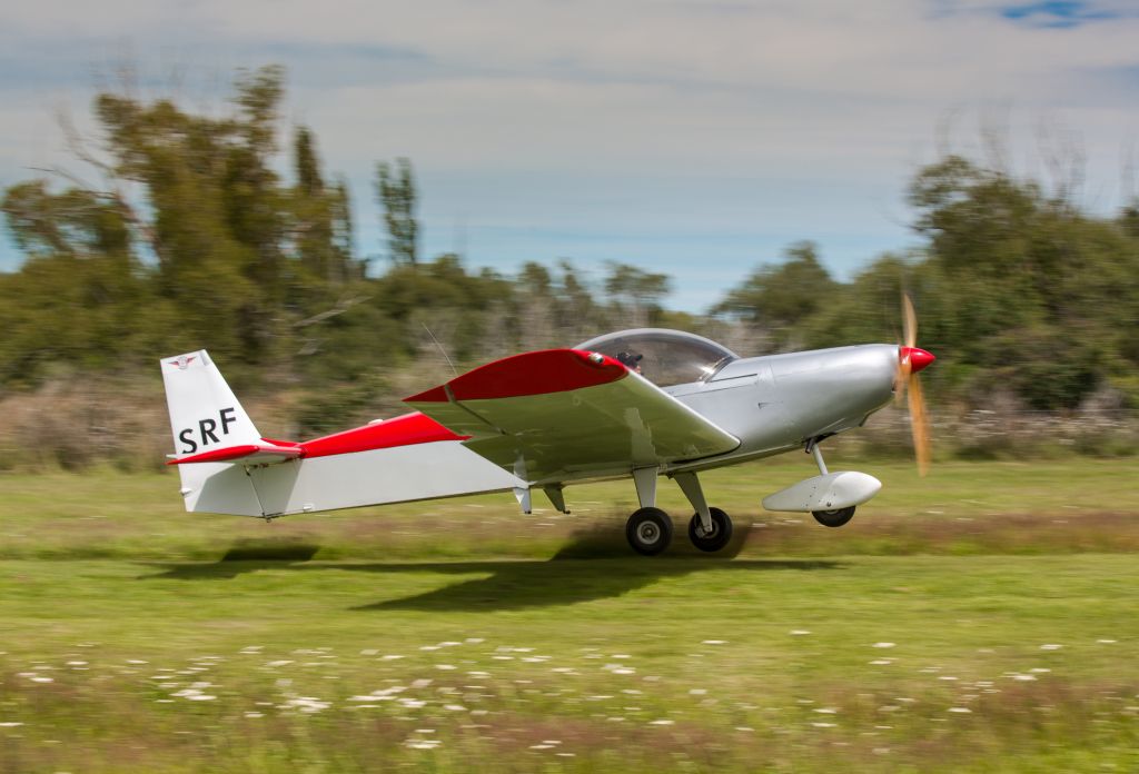 ZENAIR Super Zodiac (ZK-SRF) - Departing from the Oxford "Wheels with Wings" event.