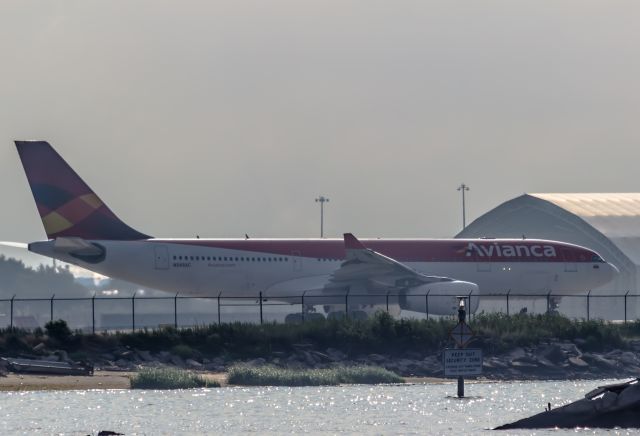 Airbus A330-300 (N948AC)