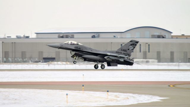 Lockheed F-16 Fighting Falcon (88485) - Touchdown of mains for #88-485 (F-16C Block 40)br /South Dakota Air National Guard 114th Fighter Wing / 175th Fighter Squadron