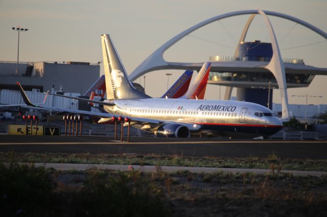 Boeing 737-700 (N784XA)