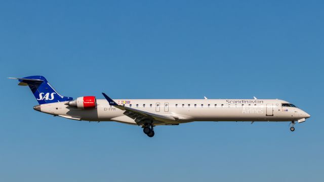 Canadair Regional Jet CRJ-900 (EI-FPM)