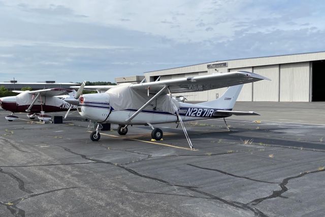 Cessna Skylane (N2871R)