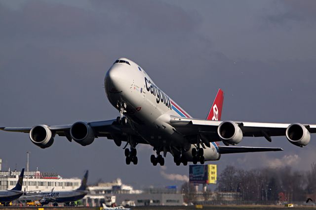 BOEING 747-8 (LX-VCC)