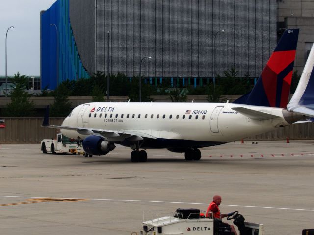 Embraer 175 (N244JQ) - Delta 8244