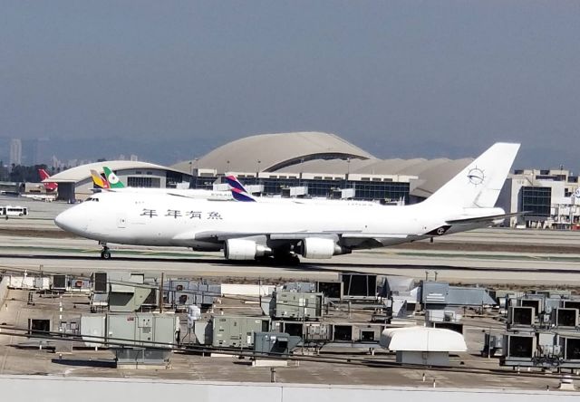 N903AR — - The white SkyLease Cargo 744F makes a photo opportunity from this long rollout landing LAX 25L.