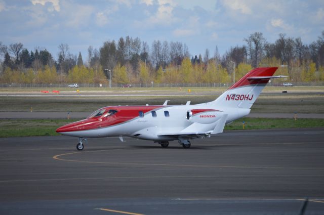 Honda HondaJet (N430HJ) - Taxiing in after arriving from Boeing Field (KBFI/BFI).