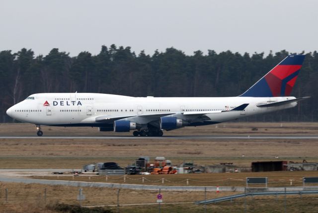 Boeing 747-400 (N667US)