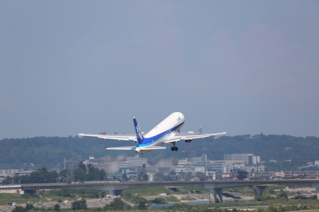 BOEING 767-300 (JA8677)