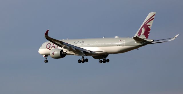 Airbus A350-900 (A7-AMH) - On final is this 2018 Qatar Airways Airbus 359-941 from the Autumn of 2018.