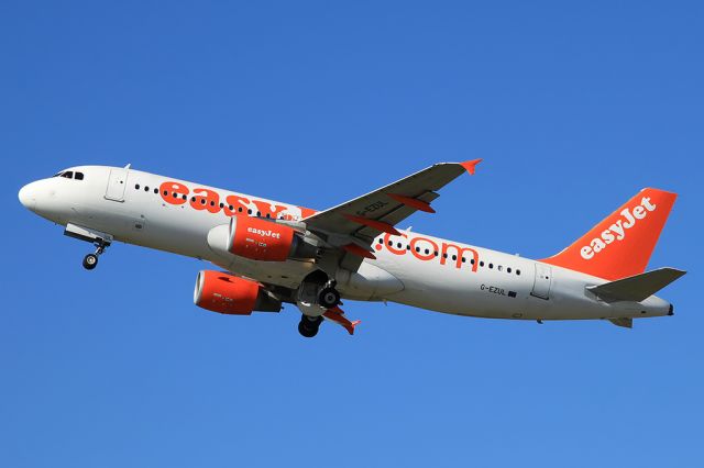 Airbus A320 (G-EZUL)
