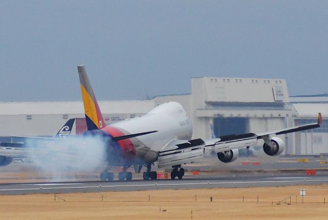 Boeing 747-400 (HL7436) - I take a picture on Feb 25, 2018.br /OZ198 has begun operation by changing the equipment from B767F to B747F from 18th February.