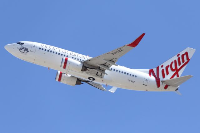 Boeing 737-700 (VH-VBZ) - Depart YBTL, now painted in the new livery.