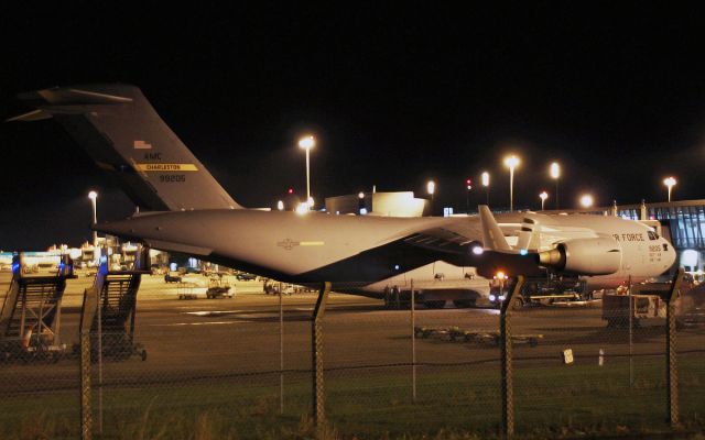 09-9205 — - rch350 usaf charleston c-17a 09-9205 at shannon this evening 21/11/16.