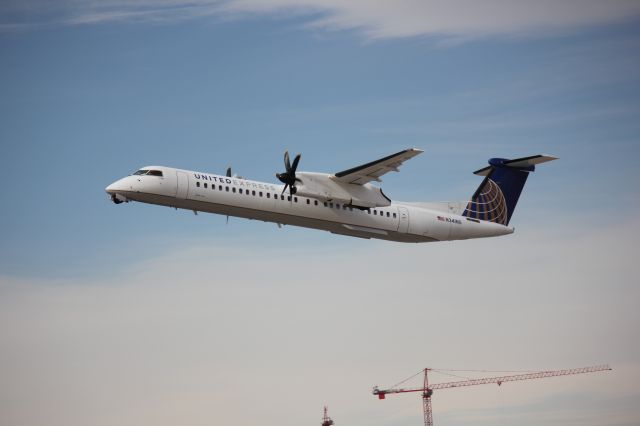 de Havilland Dash 8-400 (N341NG) - Departing 17R