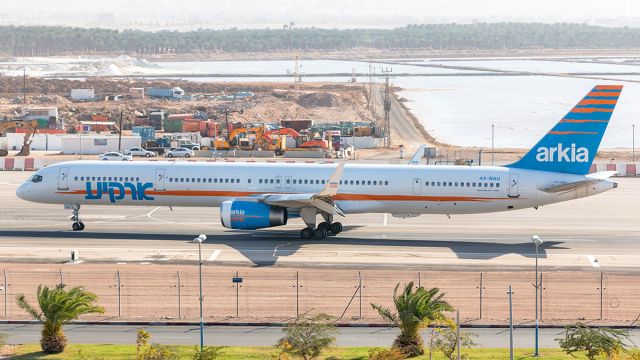 BOEING 757-300 (4X-BAU)